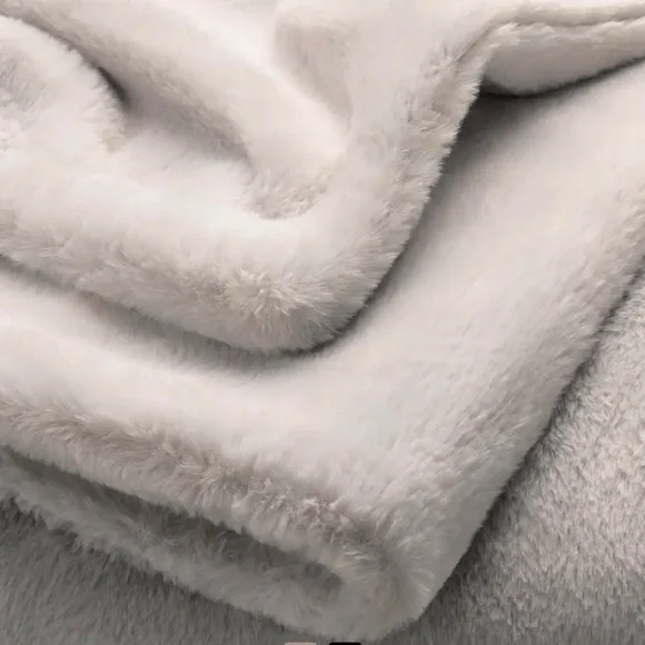 UGG Marcella Stone Throw Blanket NWT Faux Fur White Gray - Picture 3 of 10